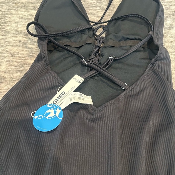 NWT Cupshe Size Medium Ribbed One Piece Women’s Swimsuit - Picture 6 of 7